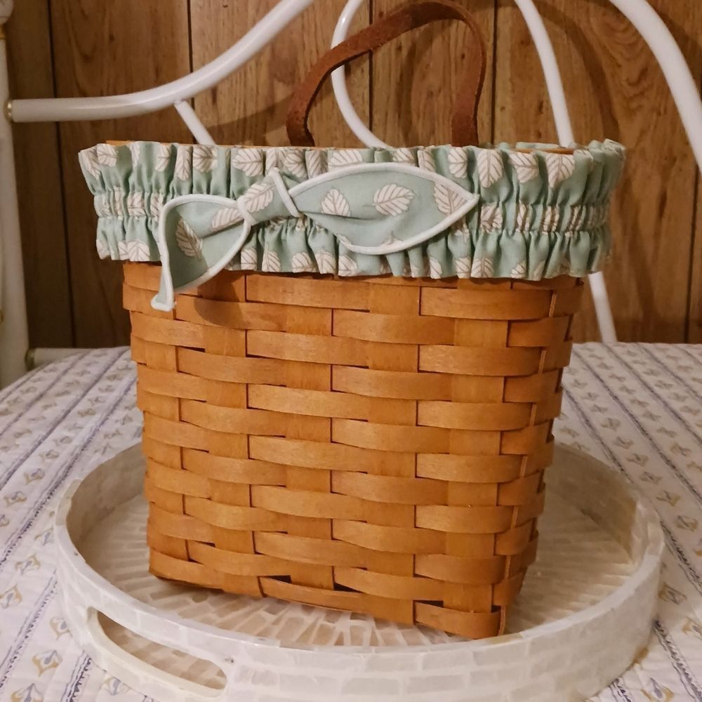 1996 Longaberger Tall Key Basket with Green Leaf Patterned Garter - NEW